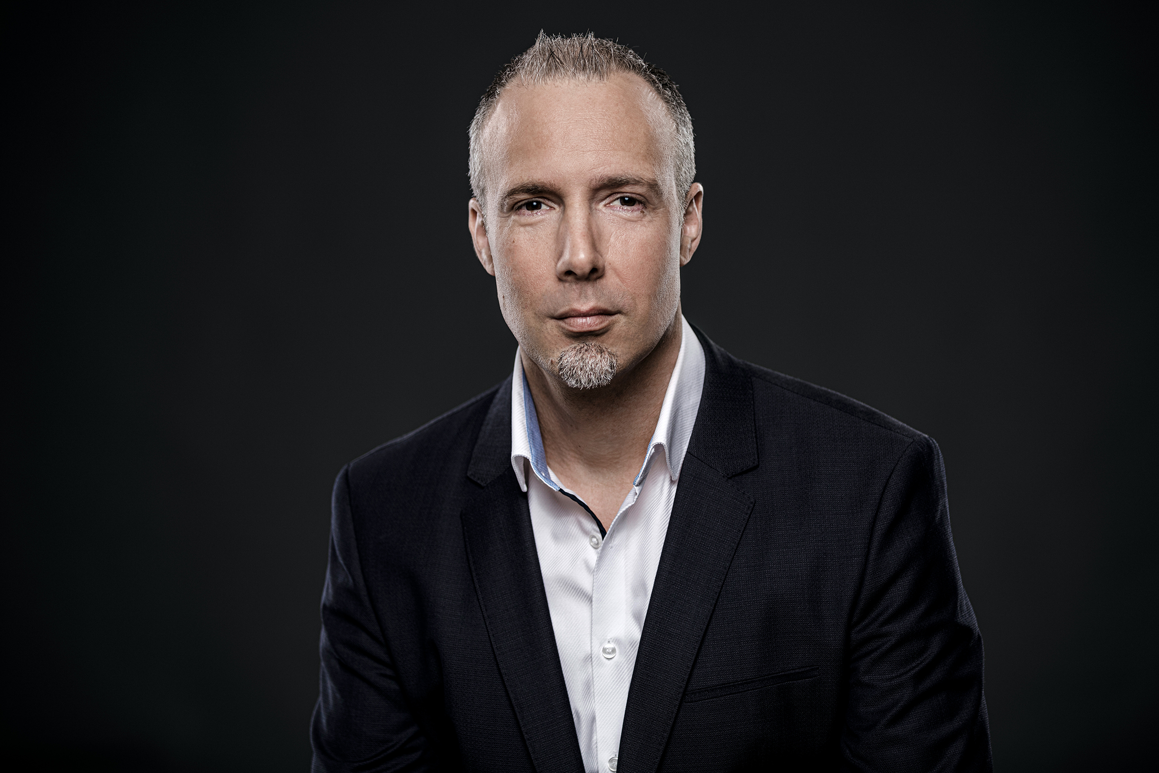 Sven Lilienström Pressebild 2 - Gründer der Initiative Gesichter der Demokratie und der Initiative Gesichter des Friedens | © Jochen Rolfes